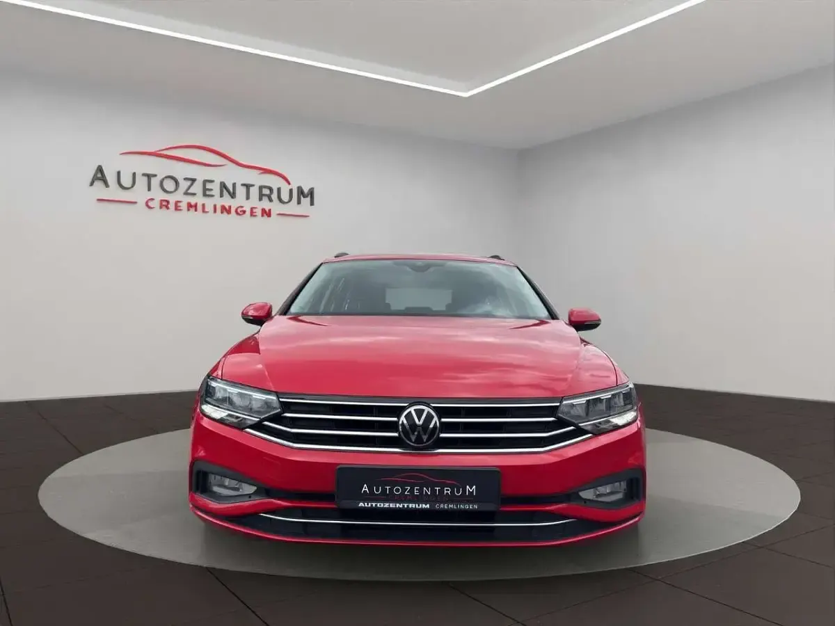 Gebraucht VW Passat 122 PS (89 kW) 2023 Rot Kombi