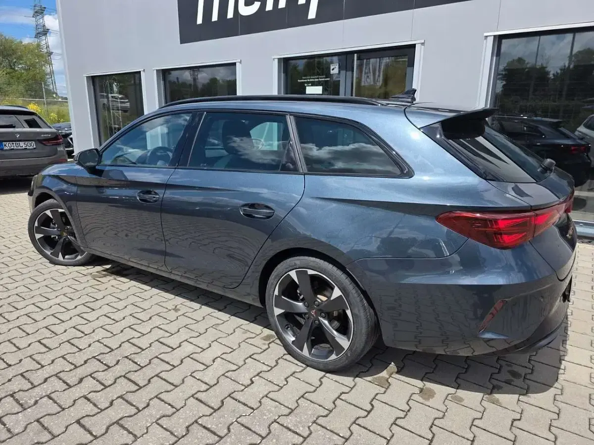 Gebraucht Cupra Leon 150 PS (110 kW) 2025 Magnetic tech grey Kombi
