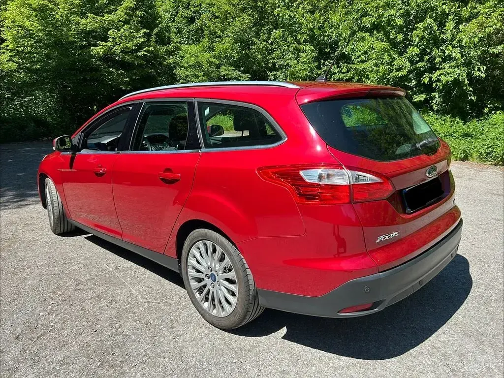 Gebraucht Ford Focus Titanium 150 PS (110 kW) 2012 Rot Limousine