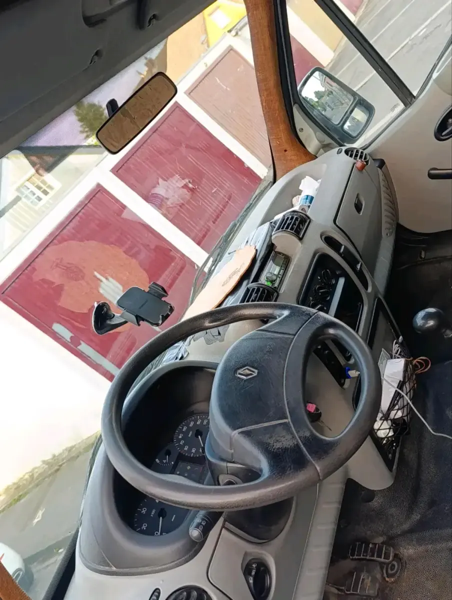 Gebraucht Renault Master 120 PS (88 kW) 2001 Weiß Van / Kleinbus