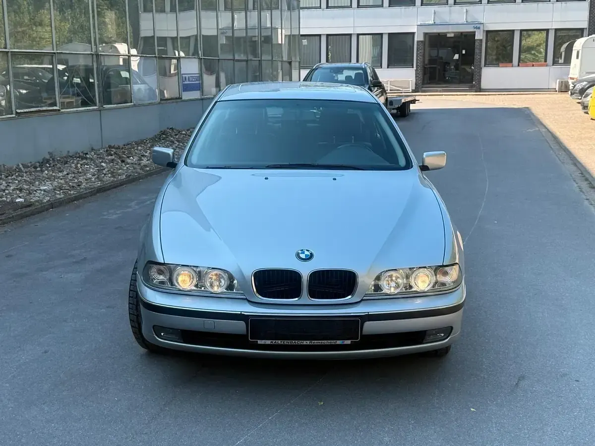 Gebraucht BMW 528 193 PS (141 kW) 1997 Silber Limousine