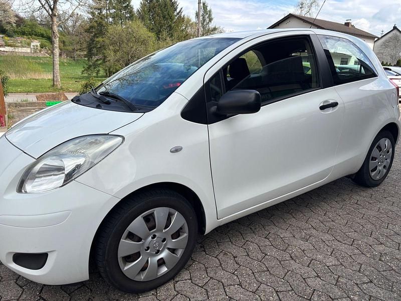 Gebraucht Toyota Yaris Cool 69 PS (50 kW) 2010 Weiß Kleinwagen