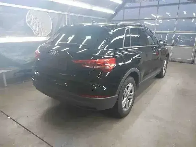 Gebraucht Audi Q3 Basis 150 PS (110 kW) 2020 Schwarz SUV