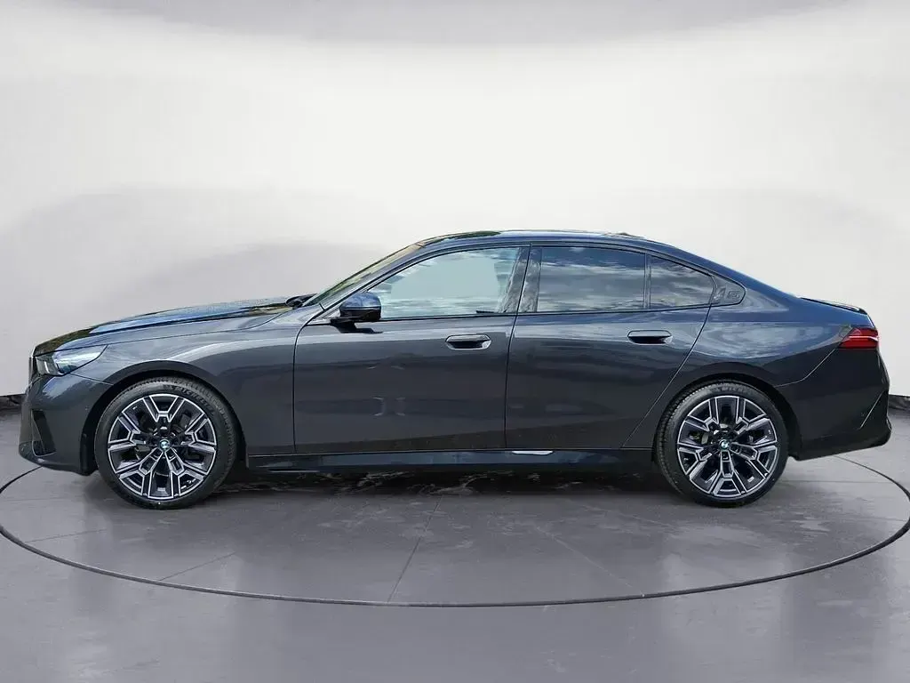 Gebraucht BMW 520 M Sport 197 PS (144 kW) 2025 Blau Limousine