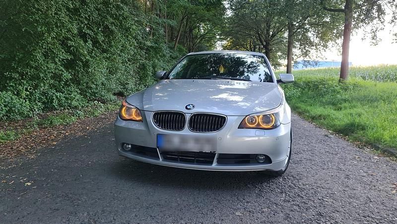 Silber Gebraucht 2006 BMW 530 Limousine | 5.500 € (Fairer Preis) - Bild 1/4