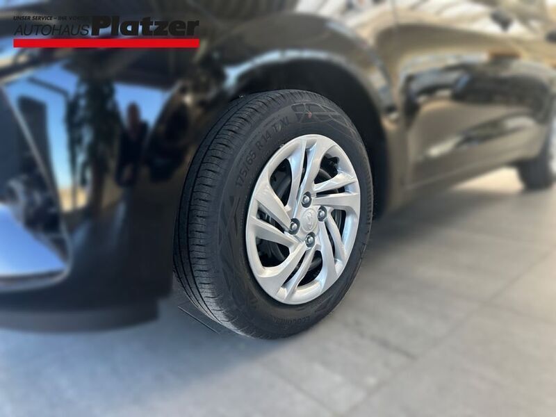 Gebraucht Hyundai i10 Select 63 PS (46 kW) 2024 Schwarz Kleinwagen