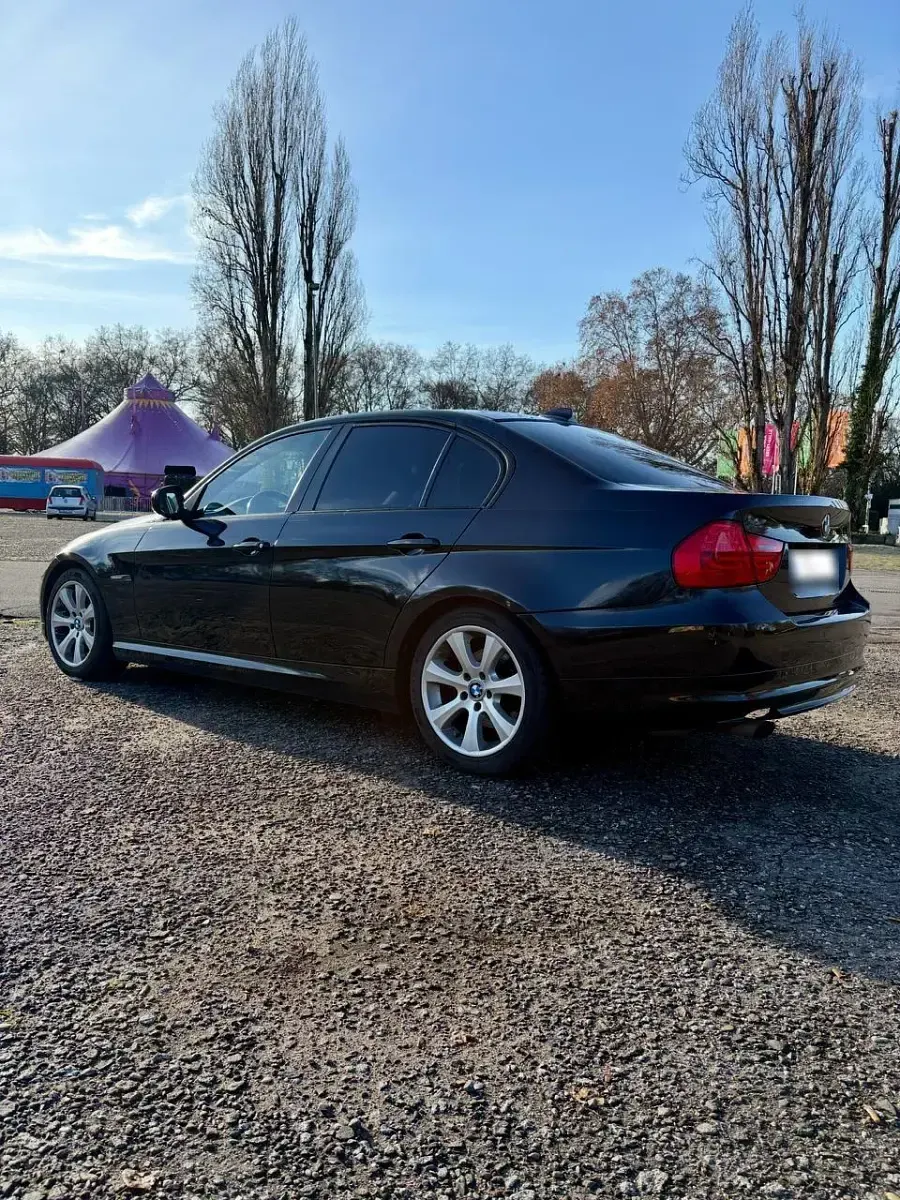 Second-hand BMW 318 143 CP (105 kW) 2010 Negru Berlinǎ