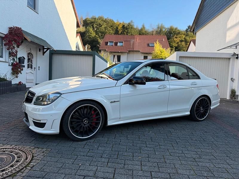 Weiß Gebraucht 2010 Mercedes C63 AMG AMG Limousine | 20.000 € - Bild 1/4