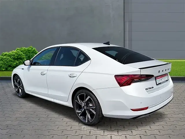 Gebraucht Skoda Octavia SportLine 150 PS (110 kW) 2024 Weiss Limousine