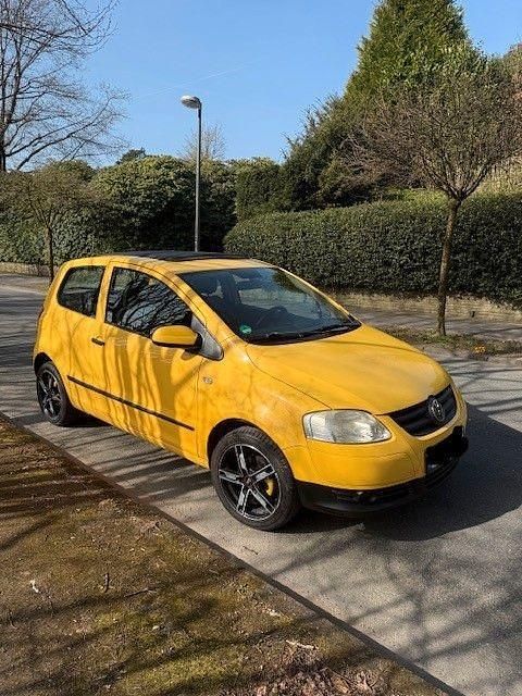 Gebraucht VW Fox 54 PS (39 kW) 2005 Gelb Kleinwagen
