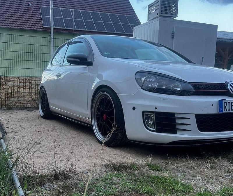 Gebraucht VW Golf VI Team 105 PS (77 kW) 2010 Weiß Kleinwagen