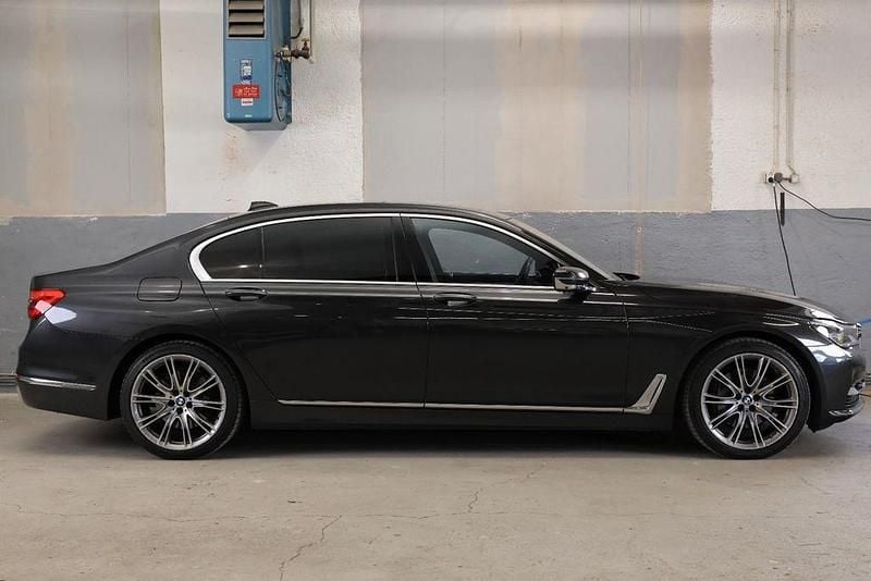 Gebraucht BMW 740 320 PS (235 kW) 2019 Grau Limousine