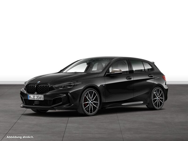 Black sapphire metallic Gebraucht 2024 BMW M135 Comfort Edition Kleinwagen | 44.674 € (Teuer) - Bild 1/4