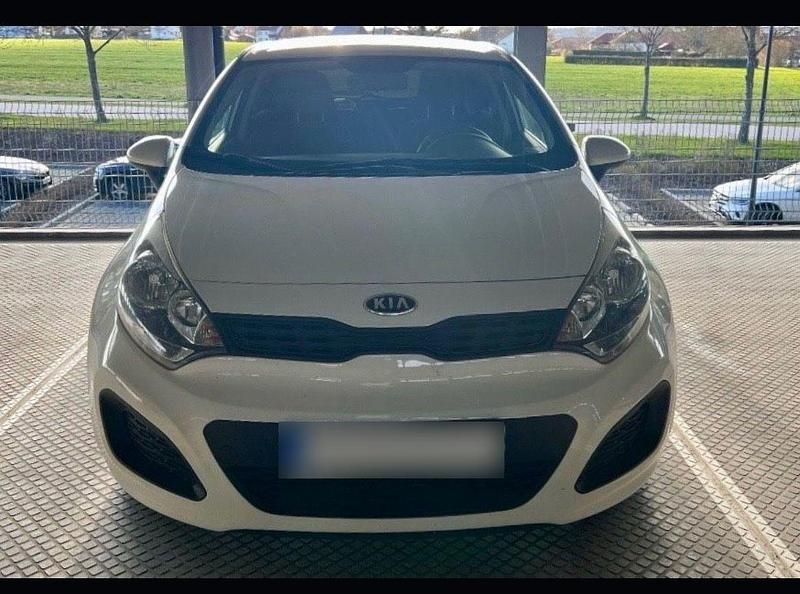 Gebraucht Kia Rio 86 PS (63 kW) 2012 Weiß Limousine