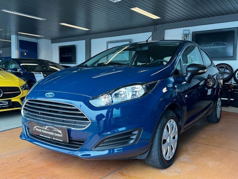 Blazerblau Gebraucht 2016 Ford Fiesta Ambiente Kleinwagen | 6.490 € (Guter Preis) - Bild 1/4