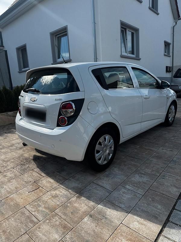 Second-hand Chevrolet Aveo 95 CP (69 kW) 2012 Alb Hatchback