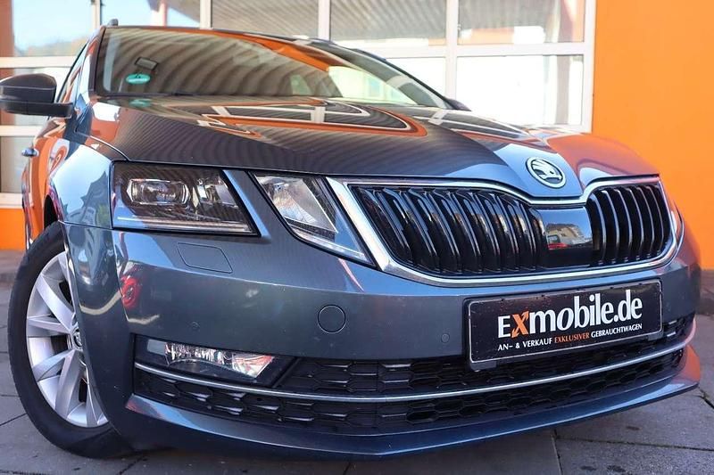 Grau Gebraucht 2018 Skoda Octavia Style Kombi | 15.499 € (Fairer Preis) - Bild 1/4