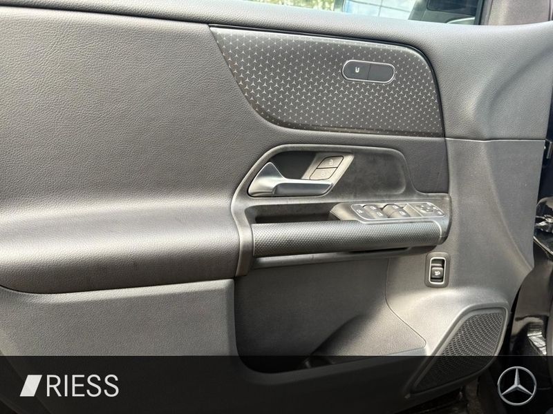 Gebraucht Mercedes GLB200 150 PS (110 kW) 2024 Schwarz SUV