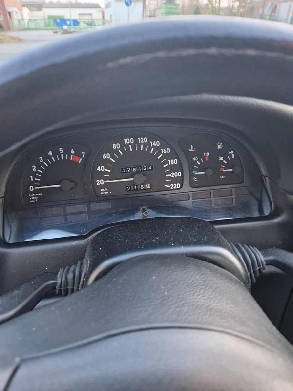 Gebraucht Opel Vectra 75 PS (55 kW) 1989 Schwarz Kleinwagen