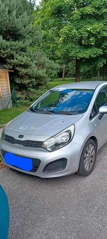 Grau Gebraucht 2012 Kia Rio Kleinwagen | 5.250 € (Etwas zu teuer) - Bild 1/4