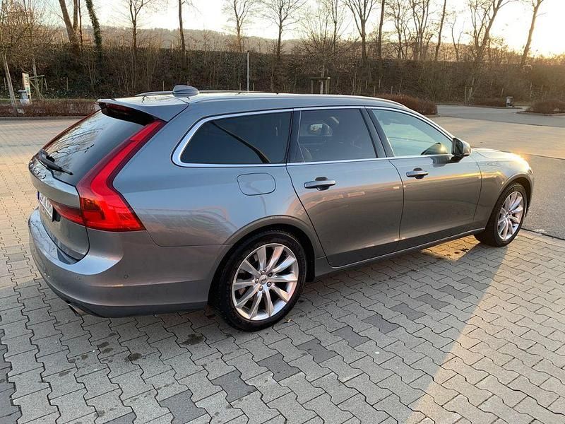 Gebraucht Volvo V90 Momentum 254 PS (186 kW) 2017 Grau Kombi