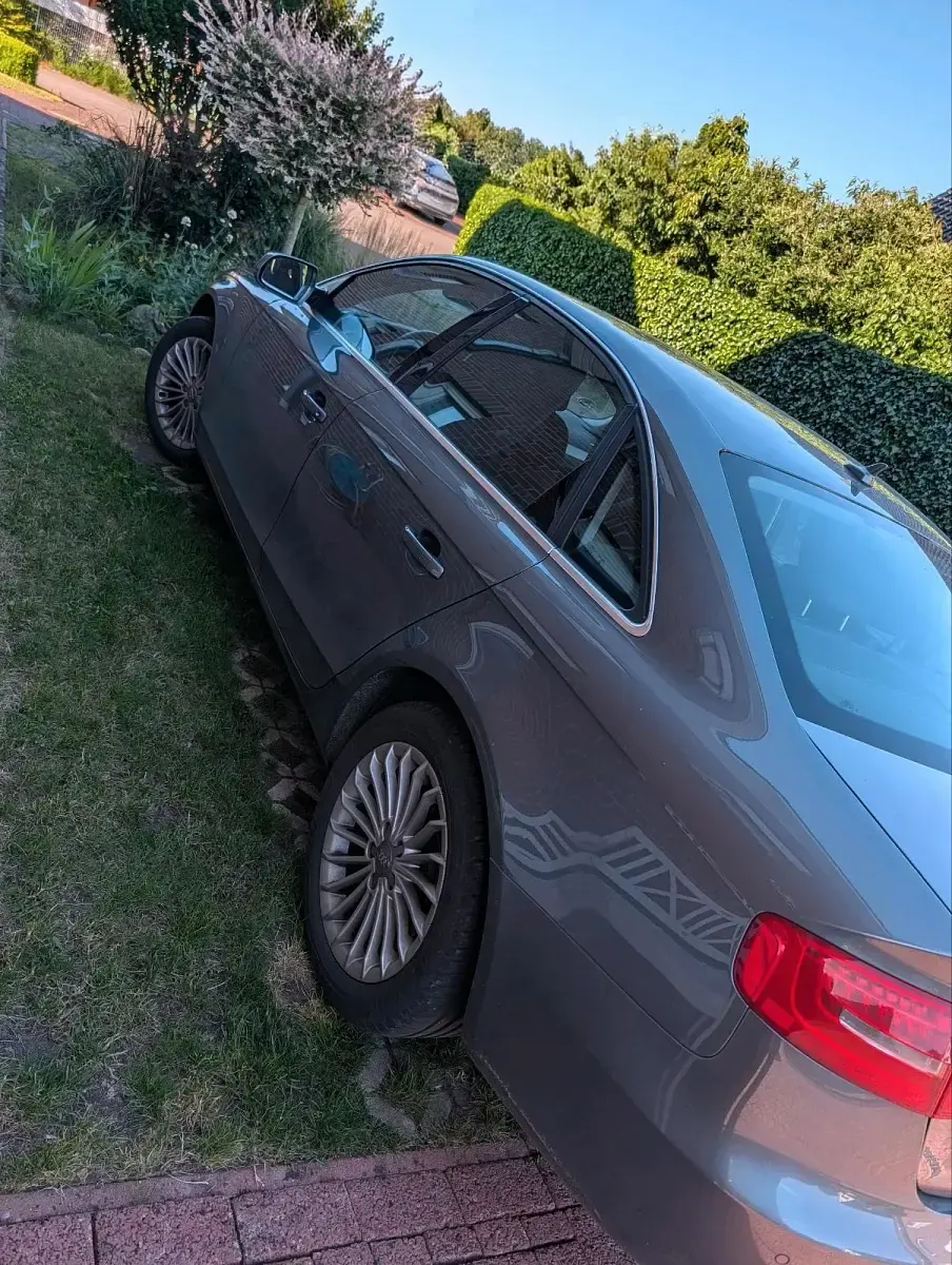 Gebraucht Audi A4 143 PS (105 kW) 2013 Grau Limousine