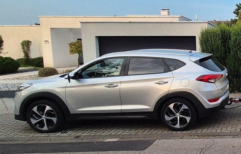 Silber Gebraucht 2017 Hyundai Tucson SUV | 13.799 € (Fairer Preis) - Bild 1/2