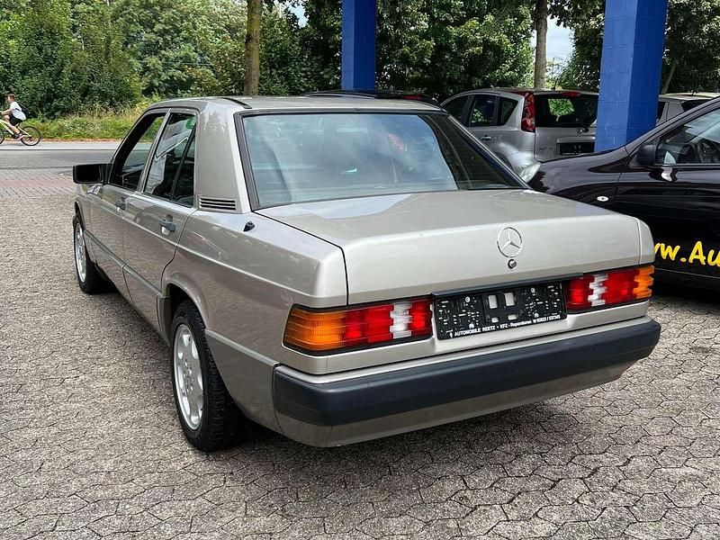 Gebraucht Mercedes 190 118 PS (86 kW) 1988 Gold Limousine