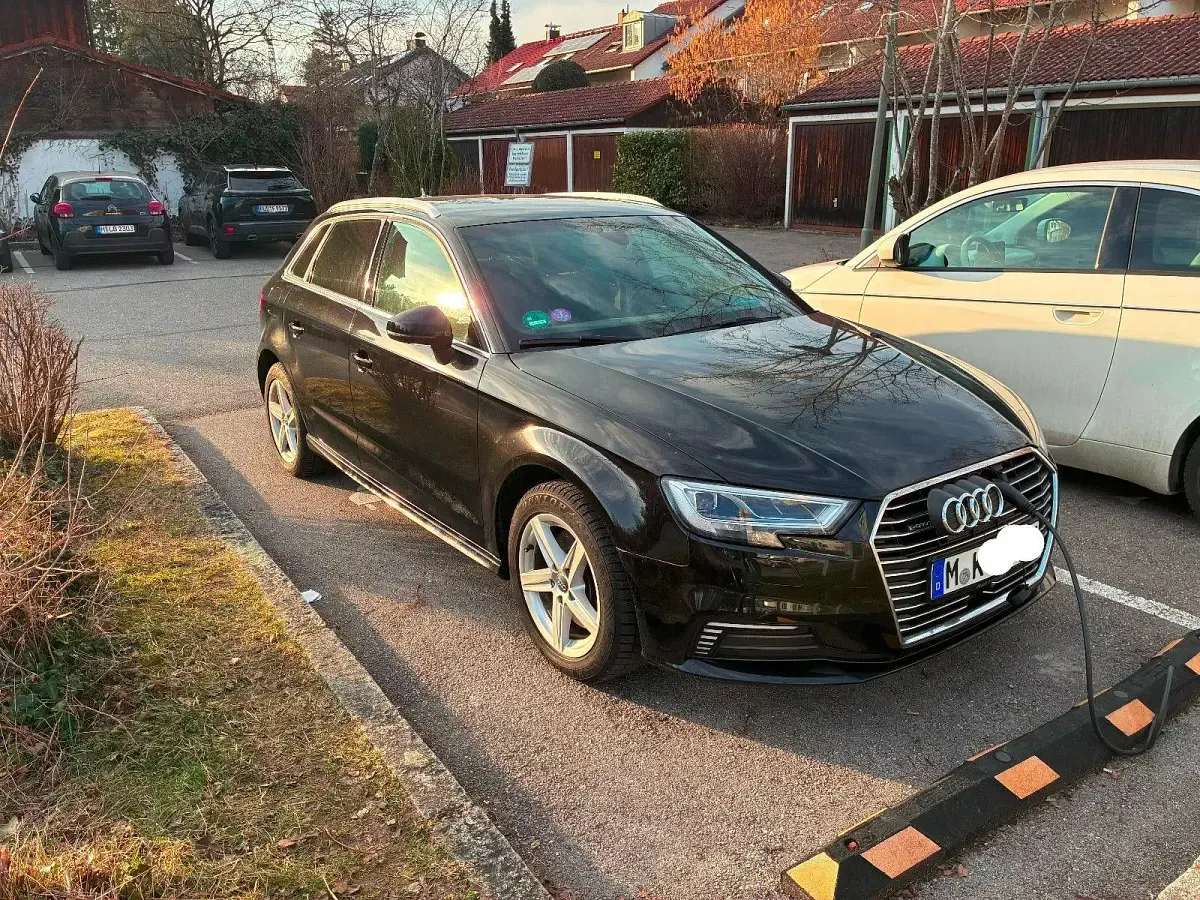 Gebraucht Audi e-tron Sport 204 PS (150 kW) 2020 Schwarz SUV