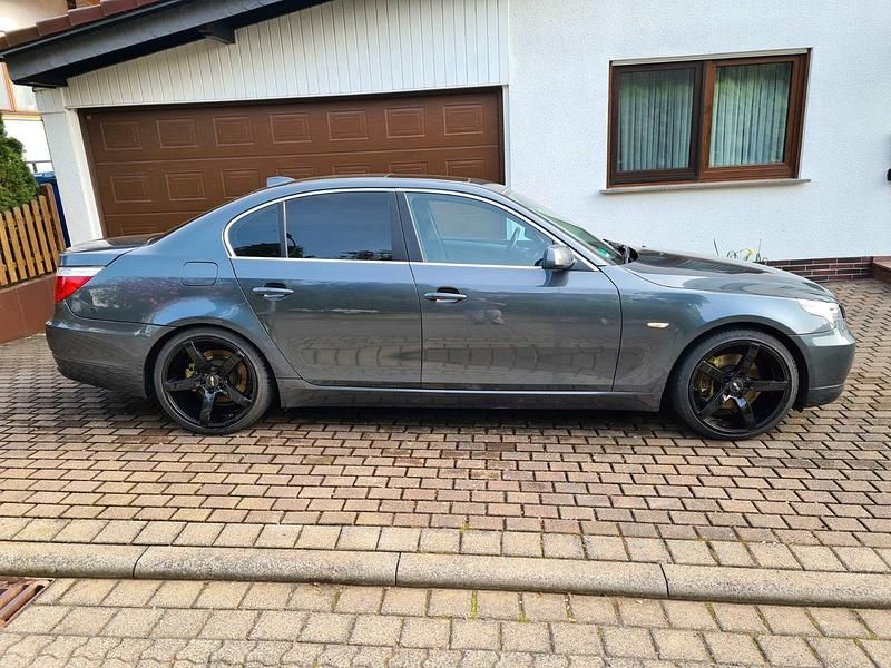 Używany BMW 530 235 KM (172 kW) 2007 Szary Sedan/Limuzyna