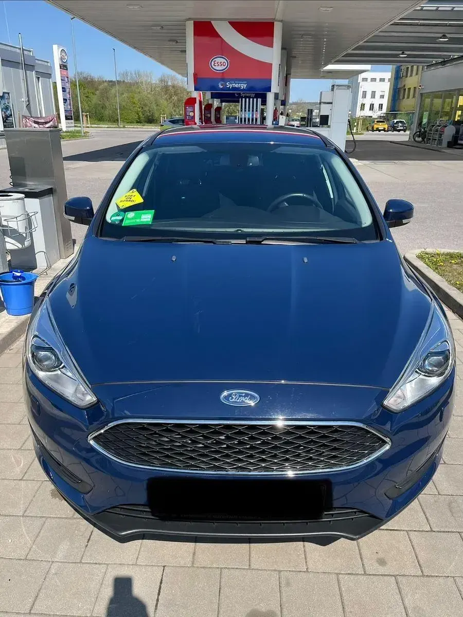 Usado Ford Focus Trend 125 CV (91 kW) 2018 Azul Berlina