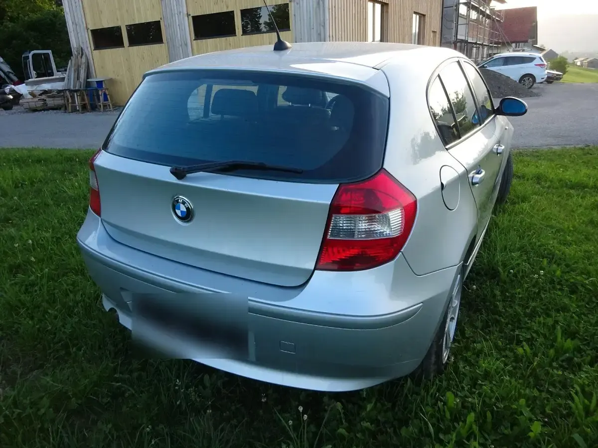 Gebraucht BMW 118 122 PS (89 kW) 2006 Silber Kleinwagen