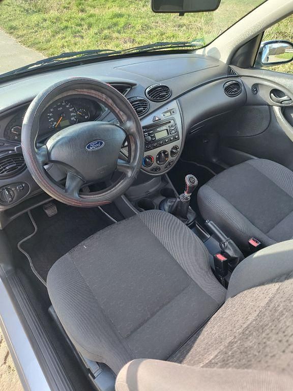 Gebraucht Ford Focus 101 PS (74 kW) 2003 Silber Limousine