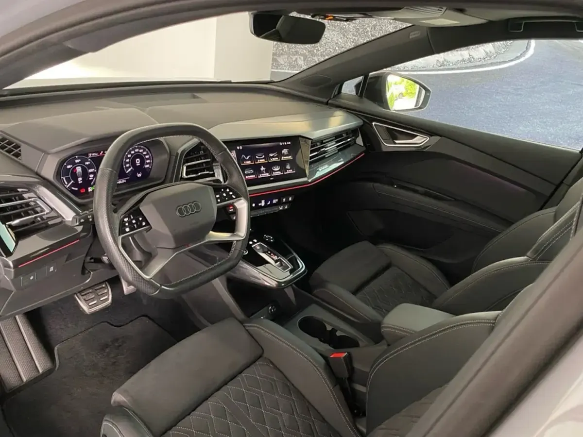 Gebraucht Audi Q4 Sportback e-tron S-Line 125 kW (170 PS) 2022 Kieselgrau SUV