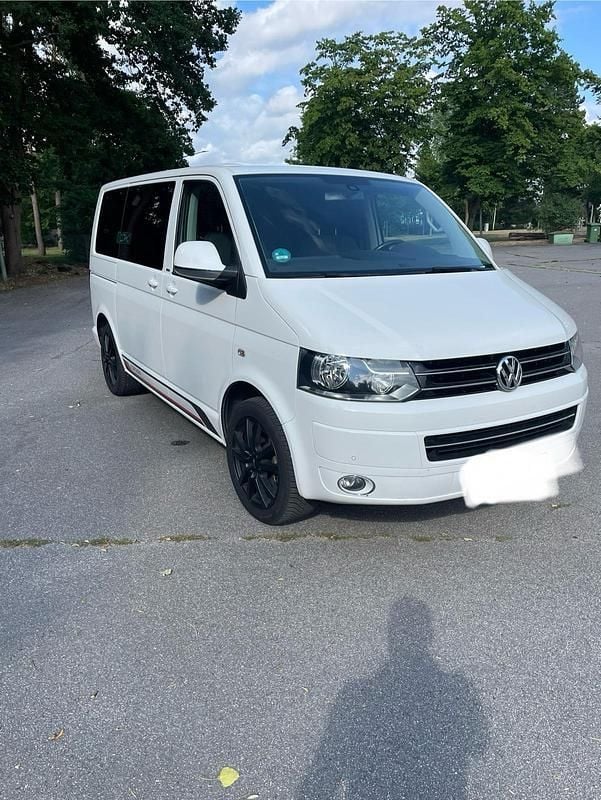 Weiß Gebraucht 2015 VW Multivan Van / Kleinbus | 20.800 € (Guter Preis) - Bild 1/4
