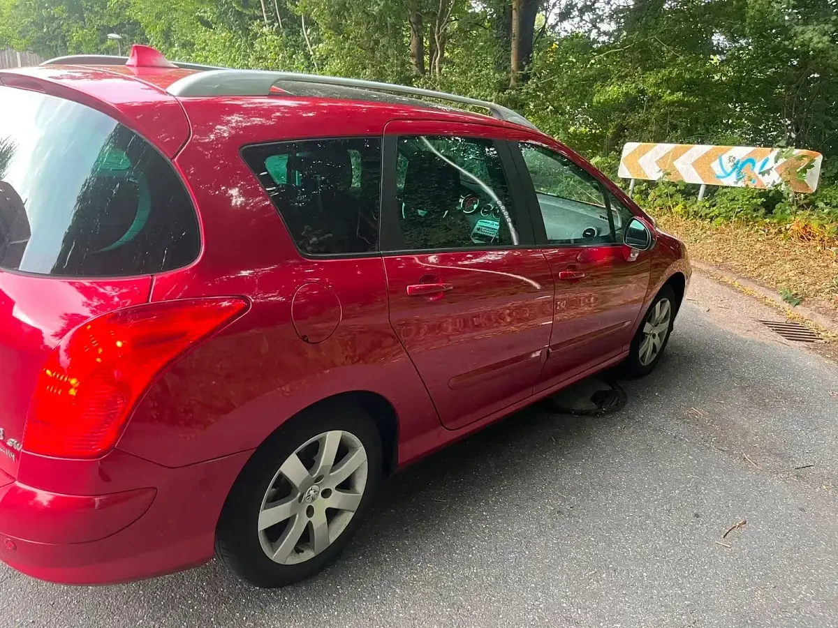 Gebraucht Peugeot 308 112 PS (82 kW) 2011 Rot Kombi