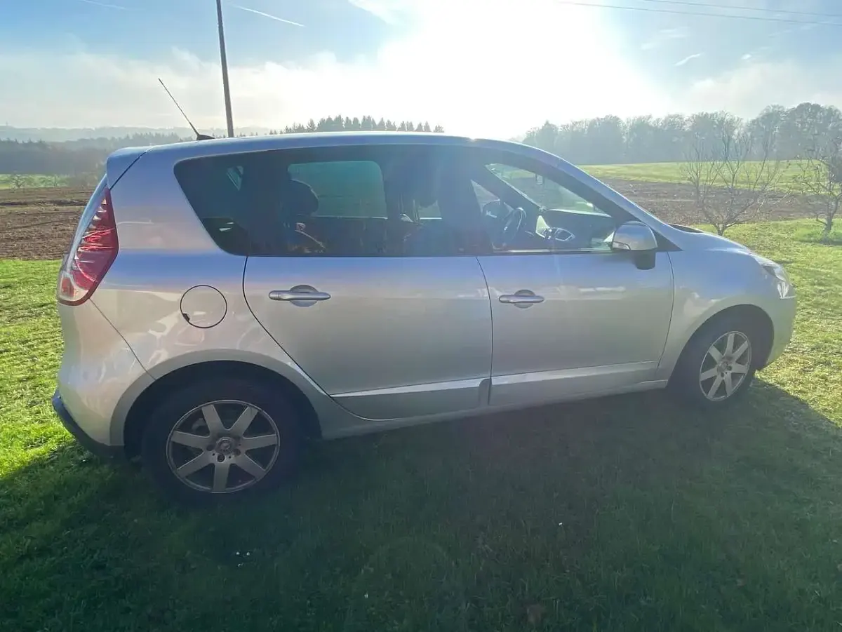 Gebraucht Renault Scénic III Dynamique 110 PS (80 kW) 2011 Grau Kombi
