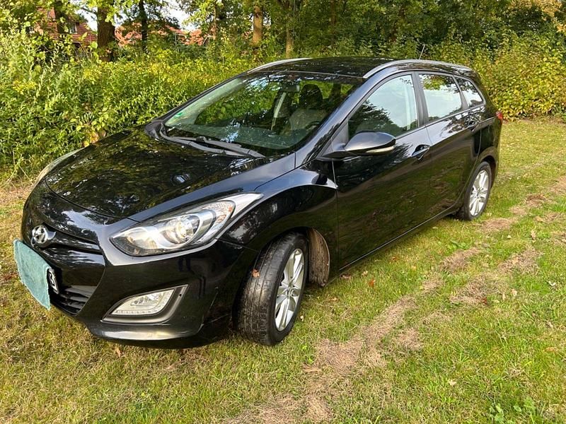 Schwarz Gebraucht 2013 Hyundai i30 Trend Kombi | 4.200 € (Fairer Preis) - Bild 1/4