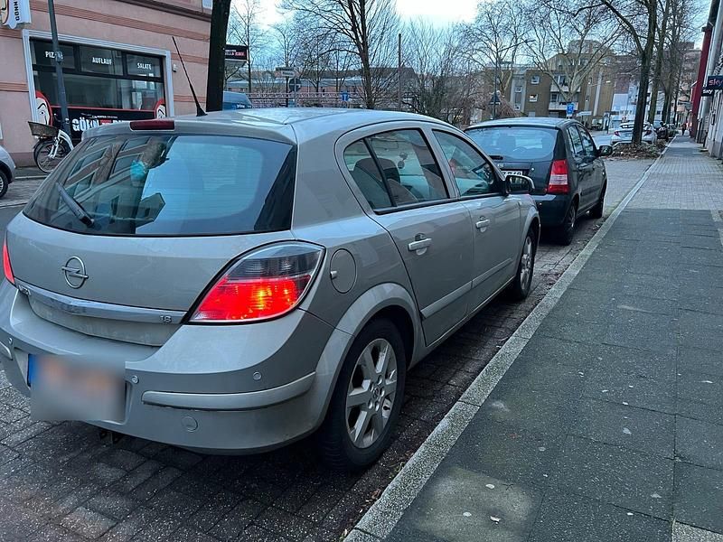 Gebraucht Opel Astra 125 PS (91 kW) 2005 Silber Limousine