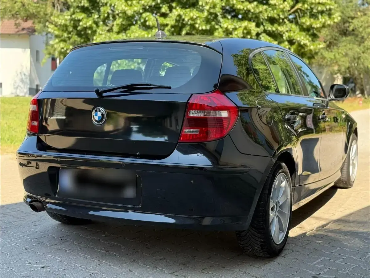 Gebraucht BMW 118 143 PS (105 kW) 2011 Schwarz Kleinwagen