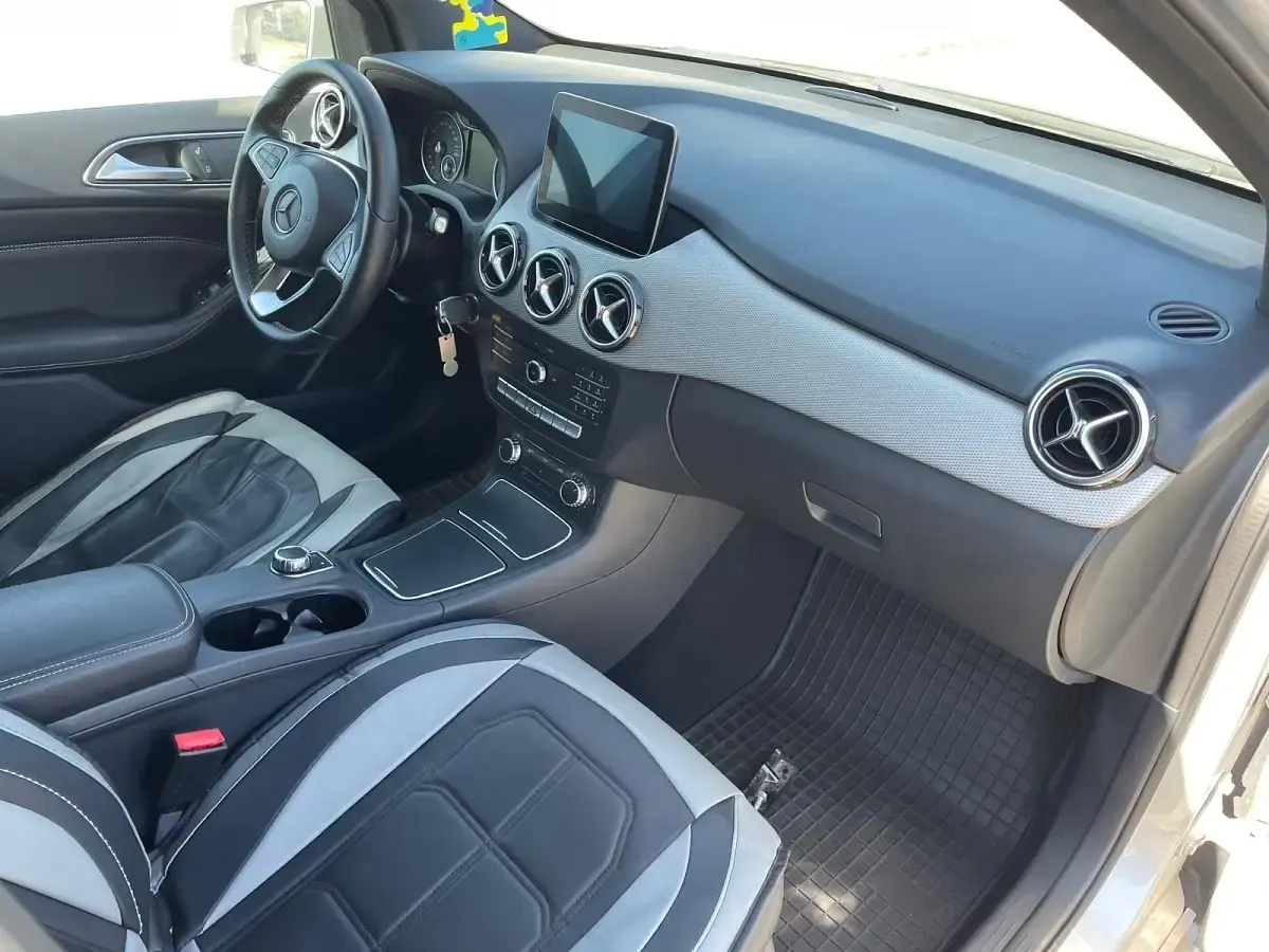 Gebraucht Mercedes B180 122 PS (89 kW) 2017 Silber Kleinwagen