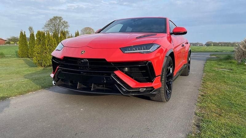 Second-hand Lamborghini Urus 666 CP (489 kW) 2025 Roșu SUV