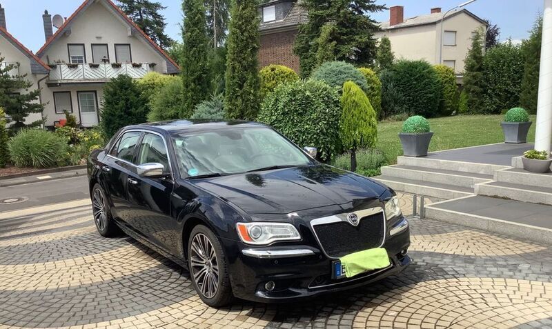 Schwarz Gebraucht 2013 Lancia Thema Limousine | 5.000 € - Bild 1/4