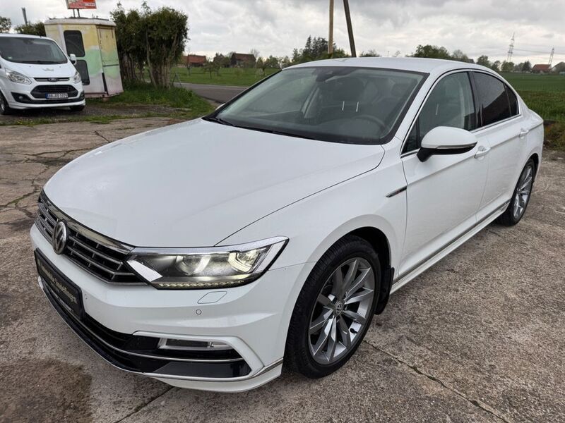 Pure white Gebraucht 2017 VW Passat Highline Limousine | 14.950 € (Etwas zu teuer) - Bild 1/4