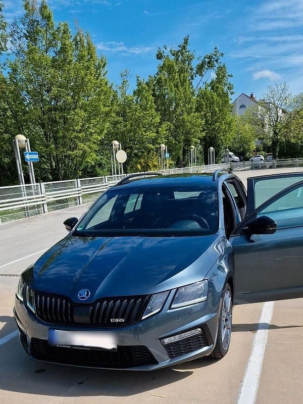Grau Gebraucht 2019 Skoda Octavia RS Kombi | 17.500 € (Fairer Preis) - Bild 1/4