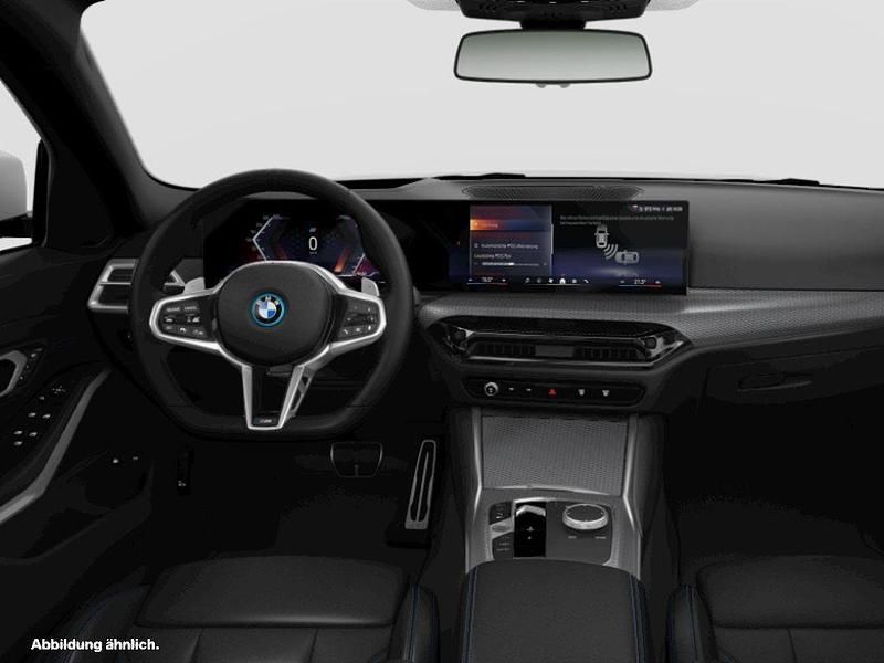 Weiß Gebraucht 2024 BMW 330e Kombi | 52.440 € - Bild 1/1