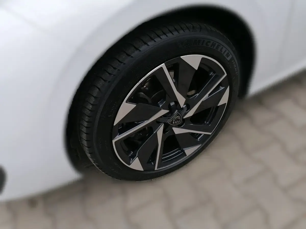 Gebraucht Peugeot 308 SW Allure 131 PS (96 kW) 2023 Schneeweiss Kombi
