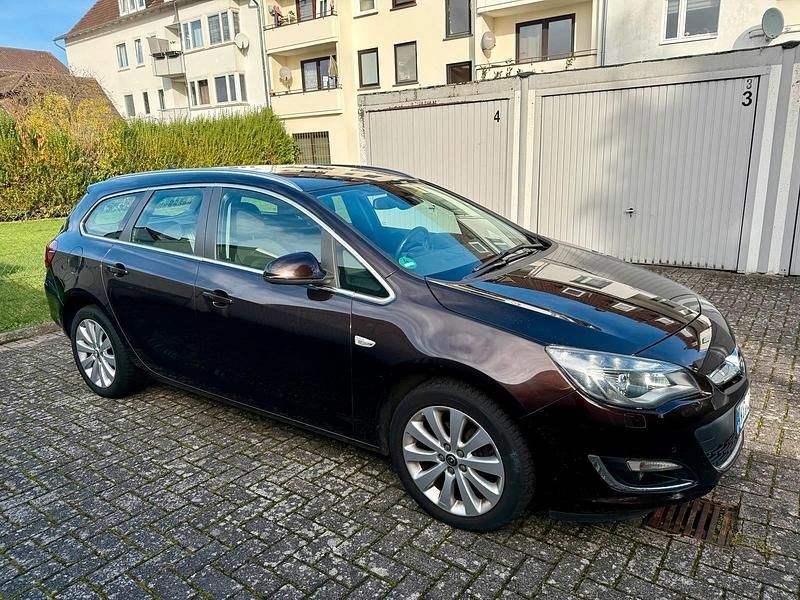 Gebraucht Opel Astra Exklusiv 140 PS (102 kW) 2014 Braun Kombi