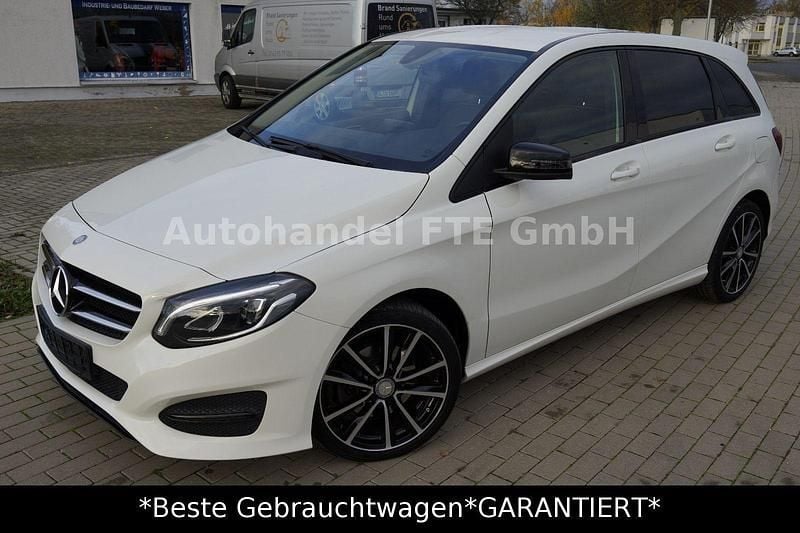Weiß Gebraucht 2016 Mercedes 200 Night Kombi | 11.599 € (Superpreis) - Bild 1/4