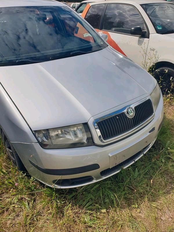 Silber Gebraucht 2007 Skoda Fabia Kleinwagen | 800 € (Superpreis) - Bild 1/4